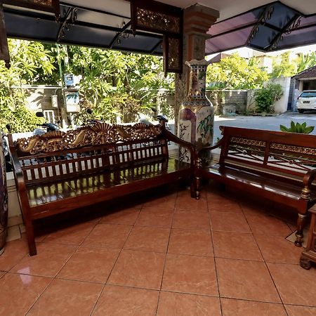 Legian Beach Hotel Кута Экстерьер фото