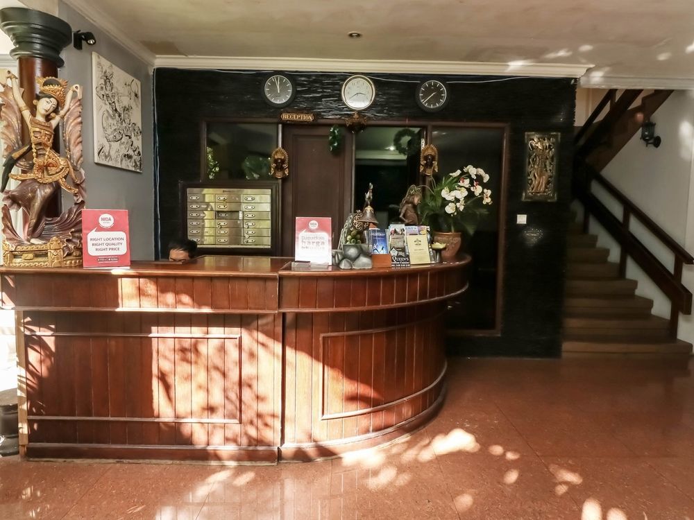 Legian Beach Hotel Кута Экстерьер фото