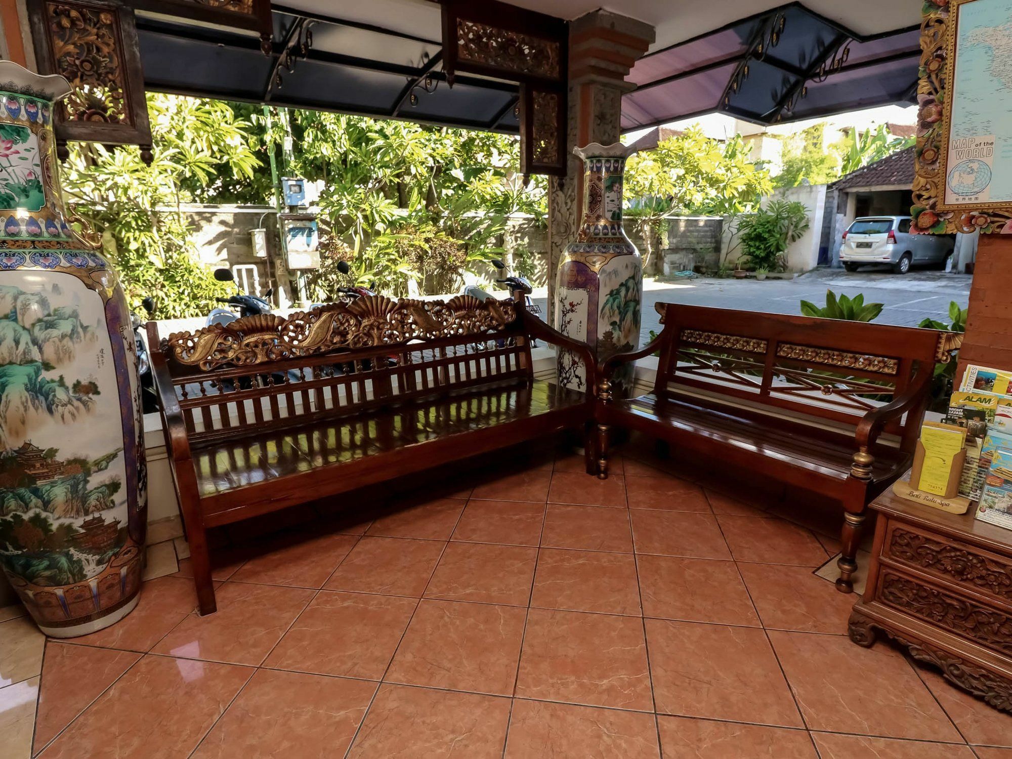 Legian Beach Hotel Кута Экстерьер фото